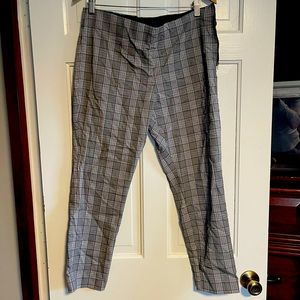 Super cute, size 16 plaid black and white cropped pants
